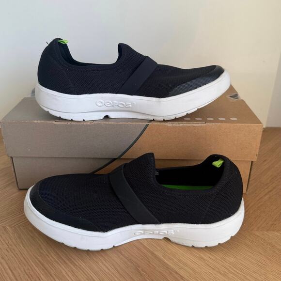 OOFOS OOmg eeZee Black/White Mesh Slip On Recovery Sneakers Women - SZ 8.5 - Picture 8 of 10